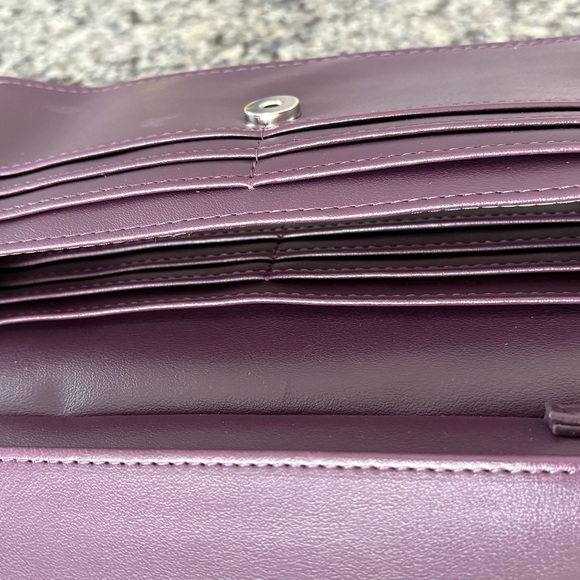 NWT- Steve Madden wristlet, color-beet root - Picture 8 of 11